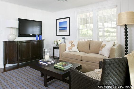 Faraway Martha's Vineyard 3*