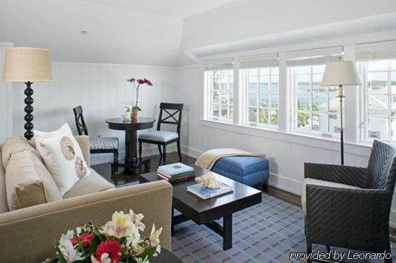 Faraway Martha's Vineyard 3*